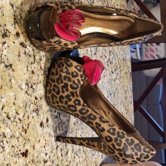 Platform pumps - Picture 2 of 2